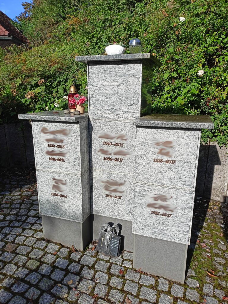 Urnenstele Urnenbeisetzung