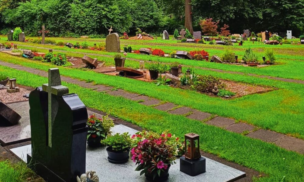 Bestattungskosten, Friedhof mit Gräbern